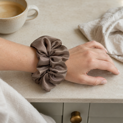 Chocolate Classic – Chocolate Brown 30 Momme Mulberry Silk Scrunchie
