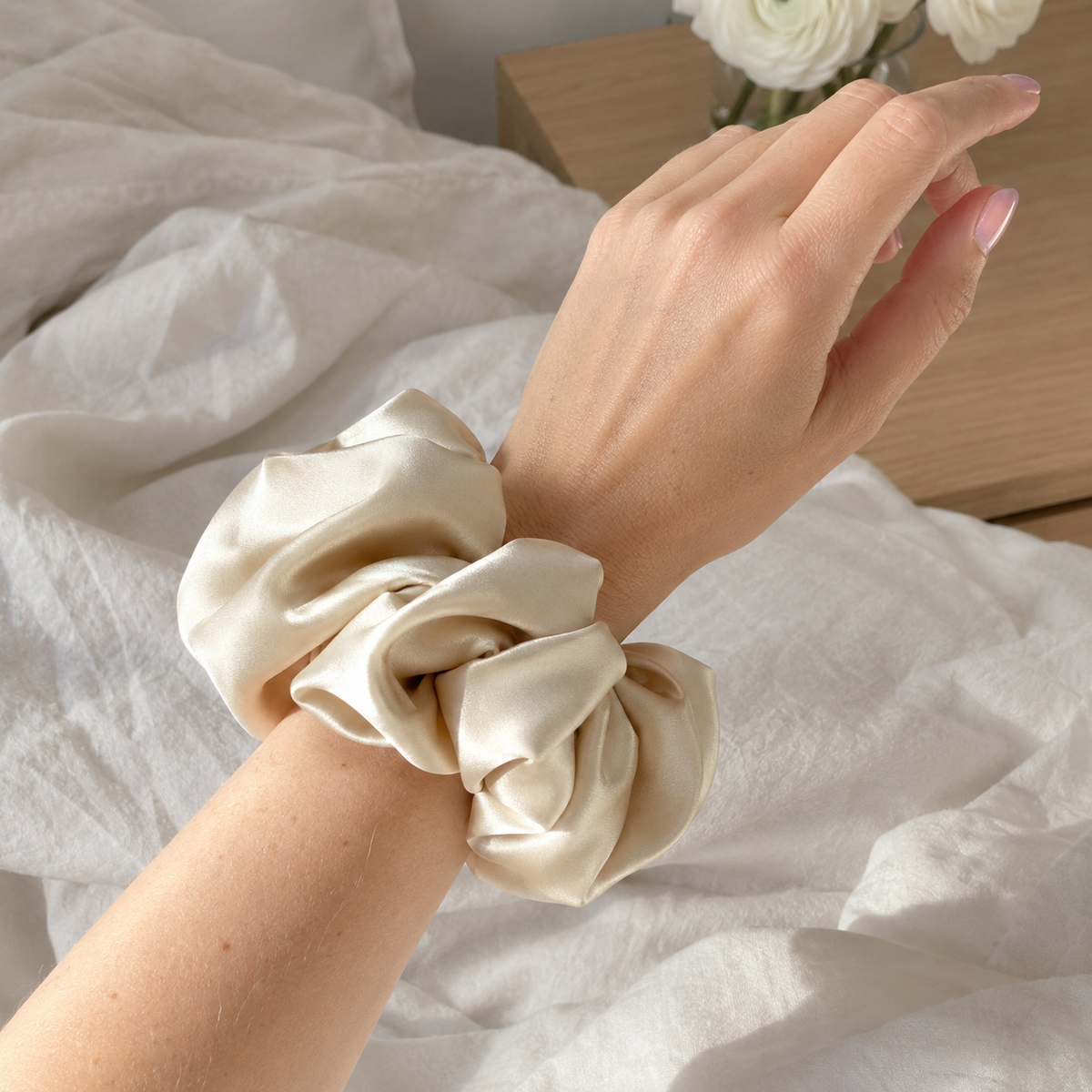 Champagne Classic – Champagne Gold 30 Momme Mulberry Silk Scrunchie